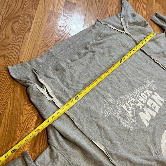 Free People Graphic Camden Pullover in New York Combo Size Large NEW - Picture 7 of 15